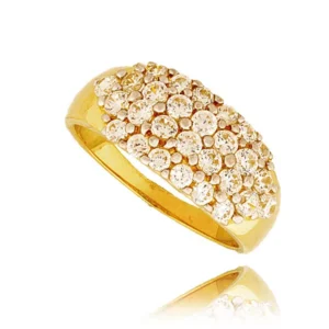 Pierścionek ze złota łączący klasykę z nowoczesnością.