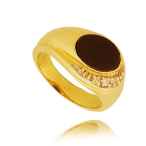 Złoty pierścionek podkreślający subtelny blask kamieni.