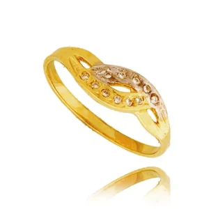 Złoty pierścionek podkreślający subtelny blask kamieni.