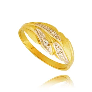 Delikatny pierścionek wykonany z wysokiej jakości złota.