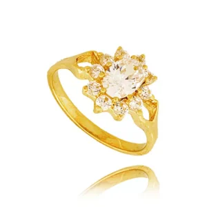 Złoty pierścionek podkreślający subtelny blask kamieni.