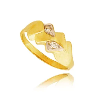 Pierścionek ze złota łączący klasykę z nowoczesnością.