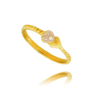 Pierścionek ze złota łączący klasykę z nowoczesnością.