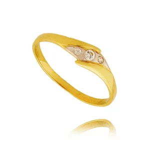 Elegancki pierścionek będący doskonałym dodatkiem do stylizacji.