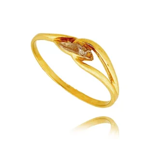 Złoty pierścionek podkreślający subtelny blask kamieni.