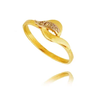 Elegancki pierścionek będący doskonałym dodatkiem do stylizacji.