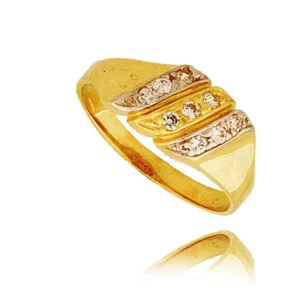 Pierścionek ze złota łączący klasykę z nowoczesnością.