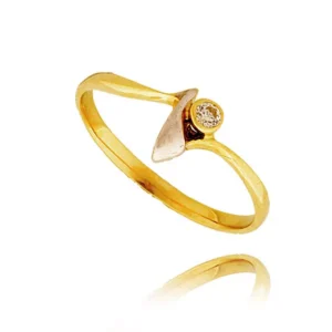 Stylowy pierścionek o eleganckiej i kobiecej formie.