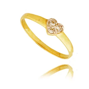 Ponadczasowy pierścionek o luksusowym wyglądzie.