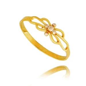 Elegancki pierścionek będący doskonałym dodatkiem do stylizacji.