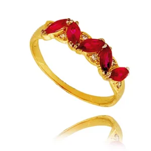 Złoty pierścionek podkreślający subtelny blask kamieni.