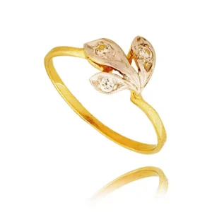 Delikatny pierścionek wykonany z wysokiej jakości złota.