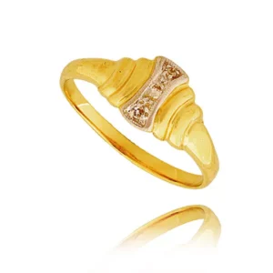 Elegancki pierścionek ze złota o ponadczasowym charakterze.