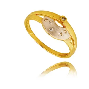 Pierścionek ze złota łączący klasykę z nowoczesnością.