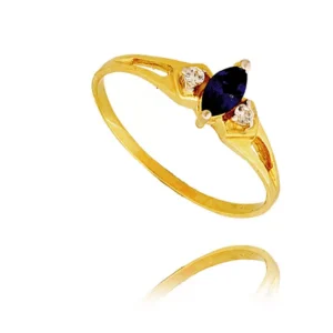 Delikatny pierścionek wykonany z wysokiej jakości złota.