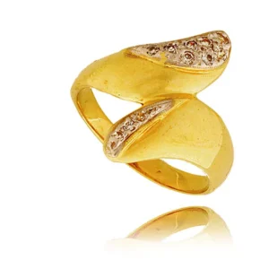 Stylowy pierścionek o eleganckiej i kobiecej formie.