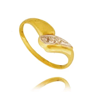 Delikatny pierścionek wykonany z wysokiej jakości złota.