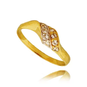 Delikatny pierścionek wykonany z wysokiej jakości złota.