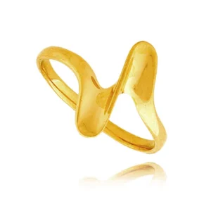 Złoty pierścionek podkreślający subtelny blask kamieni.