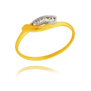 Pierścionek ze złota łączący klasykę z nowoczesnością.