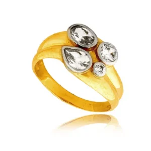 Delikatny pierścionek wykonany z wysokiej jakości złota.