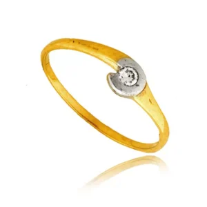 Elegancki pierścionek będący doskonałym dodatkiem do stylizacji.