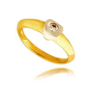 Stylowy pierścionek o eleganckiej i kobiecej formie.