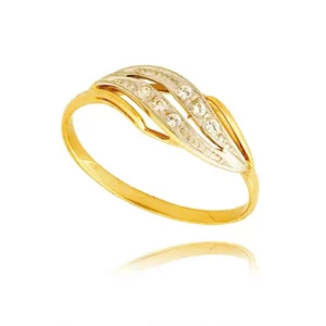 Pierścionek ze złota łączący klasykę z nowoczesnością.