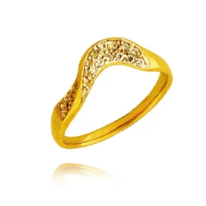 Pierścionek ze złota łączący klasykę z nowoczesnością.