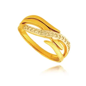 Złoty pierścionek podkreślający subtelny blask kamieni.