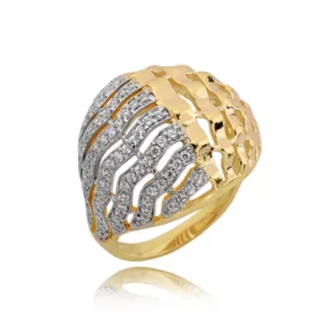 Złoty pierścionek podkreślający subtelny blask kamieni.