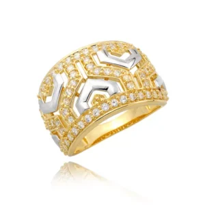 Złoty pierścionek podkreślający subtelny blask kamieni.