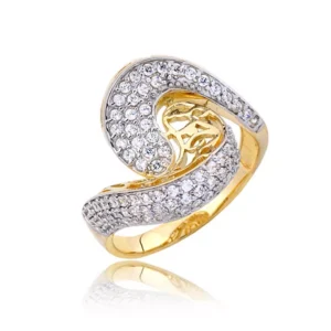 Złoty pierścionek podkreślający subtelny blask kamieni.