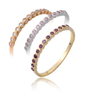 Pierścionek ze złota łączący klasykę z nowoczesnością.