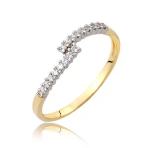 Elegancki pierścionek będący doskonałym dodatkiem do stylizacji.