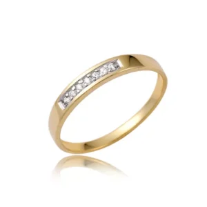 Pierścionek ze złota łączący klasykę z nowoczesnością.