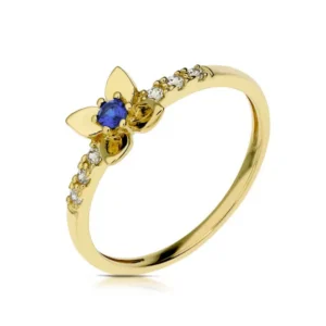 Złoty pierścionek podkreślający subtelny blask kamieni.