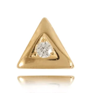 Złoty wisiorek w eleganckim stylu.