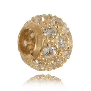 Personalizowany złoty wisiorek na łańcuszku.