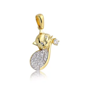 Wisiorek ze złota o delikatnym połysku.