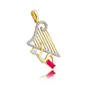 Złoty wisiorek o delikatnym charakterze.