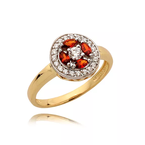 Stylowy pierścionek o eleganckiej i kobiecej formie.